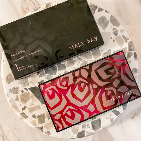 Mary Kay Rose Perfect Palette - Picture 3 of 6